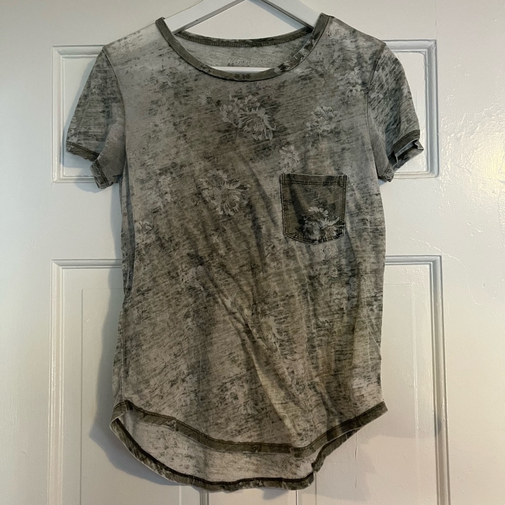 American Eagle Green Flower T-shirt